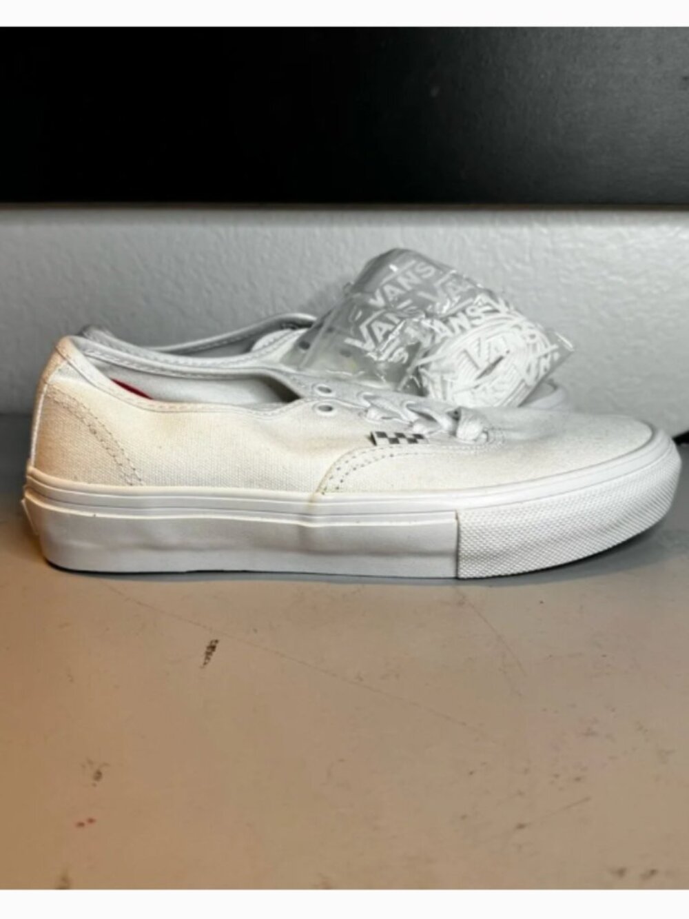 Vans - Picture 1 of 7